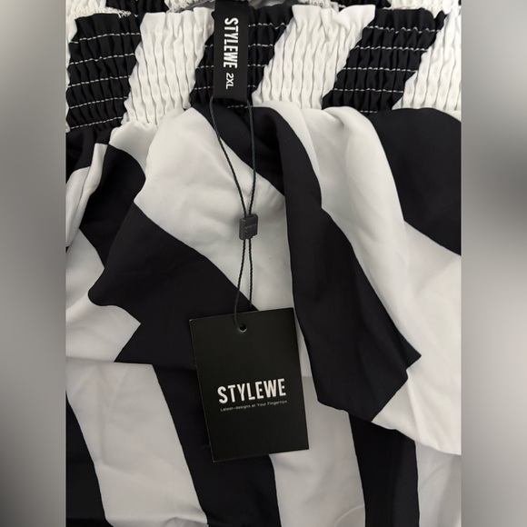 Black and White Off the Shoulder Maxi Sundress NWT - Picture 3 of 3